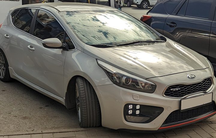 Kia Ceed, хэтчбек, вид спереди